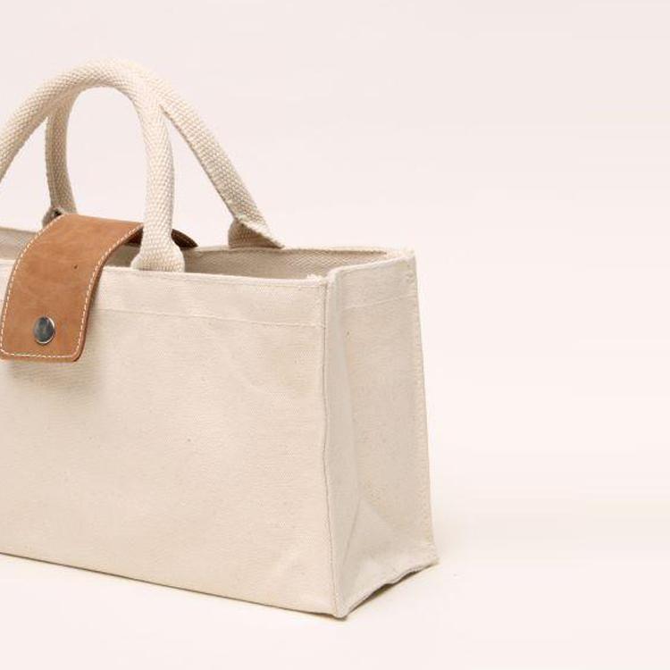 Carmel Single Bottle Wine Bag made of heavyweight cotton canvas with leather closure, elegantly designed for wine gifting.