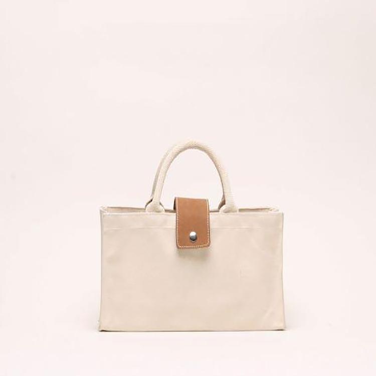 Carmel Single Bottle Wine Bag made of heavyweight cotton canvas with leather closure, elegantly designed for wine gifting.