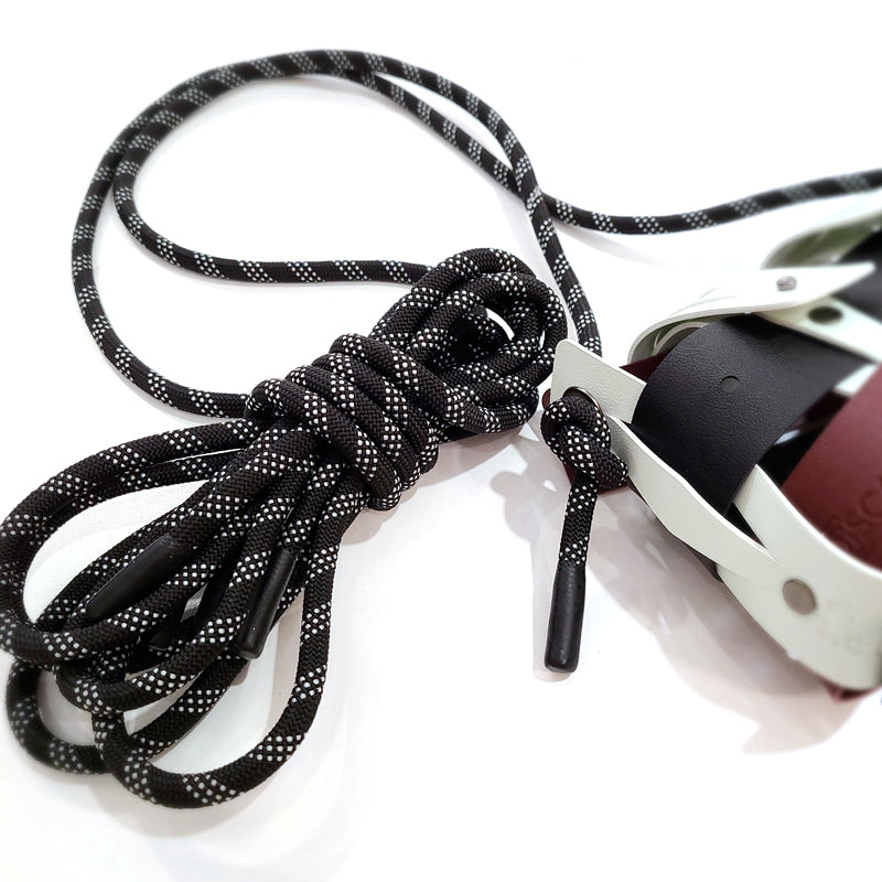 Black Rope Weaveasy bag with customizable straps and DiSCARVERY pouch, showcasing its soft material and adjustable strap.