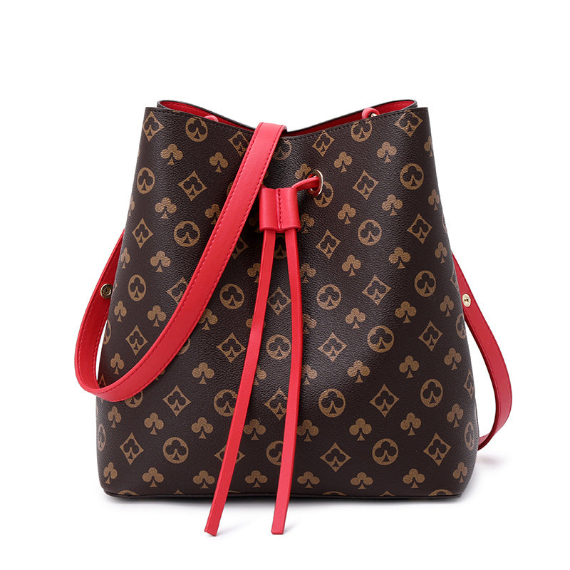 Fashionable single shoulder messenger bag for women, featuring a large capacity and stylish design, made from durable PVC material.