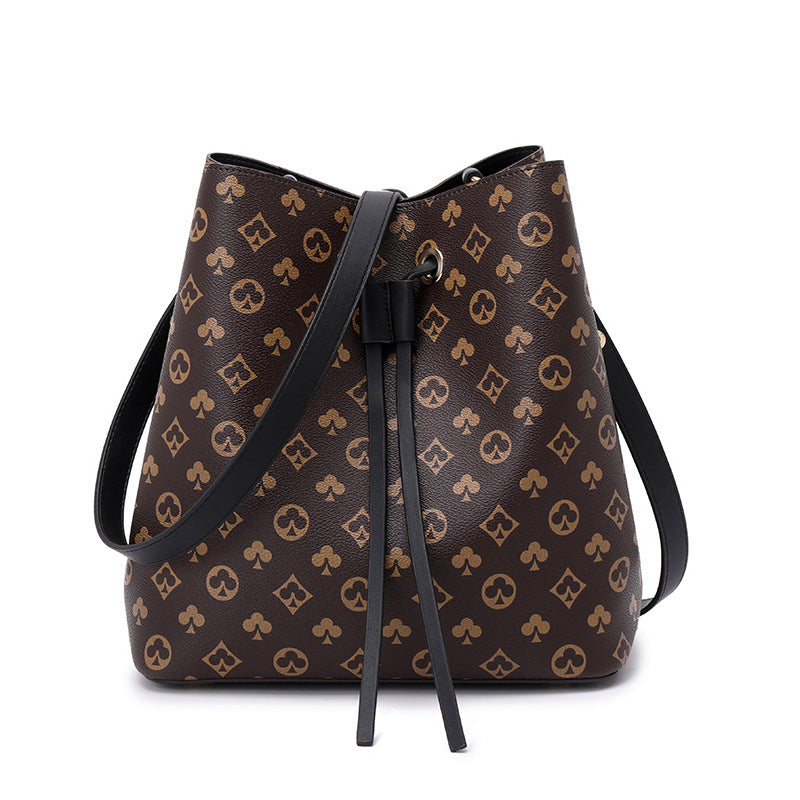 Fashionable single shoulder messenger bag for women, featuring a large capacity and stylish design, made from durable PVC material.