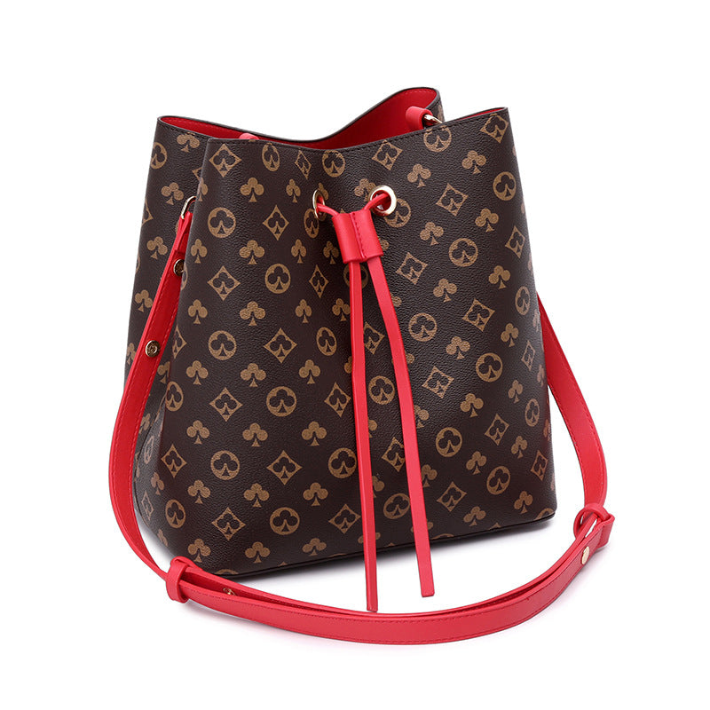 Fashionable single shoulder messenger bag for women, featuring a large capacity and stylish design, made from durable PVC material.