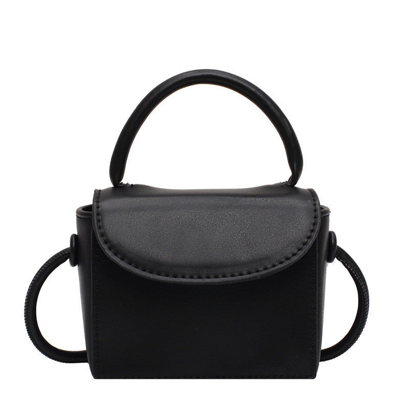 Fashion Street Style Young Lady's Casual Handbag in a horizontal square shape, made of PU fabric, showcasing a plain pattern.