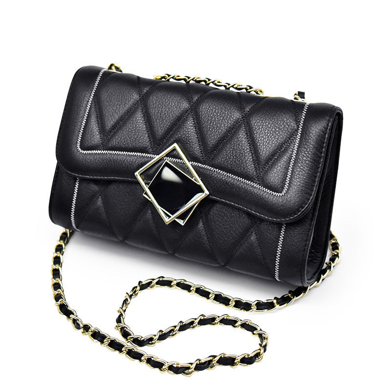 Fashion Sweet Single Shoulder Chain Bag for Women, made of leather with chain accents and a stylish rhombus pattern.
