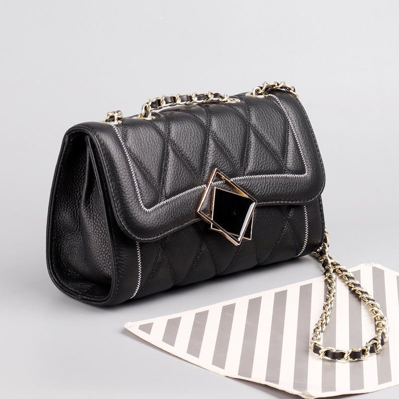 Fashion Sweet Single Shoulder Chain Bag for Women, made of leather with chain accents and a stylish rhombus pattern.