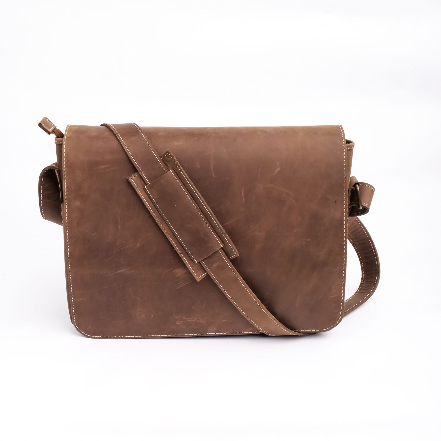 Jild Classic Satchel Vintage Leather Messenger Bag in vintage brown, showcasing its spacious design and premium cowhide leather.