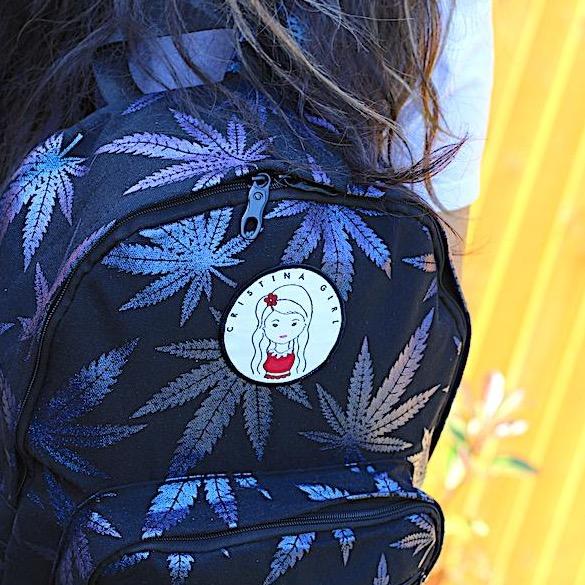 Leaf Backpack with iPad pocket, featuring zipped pockets and adjustable straps, available in two stylish colors.