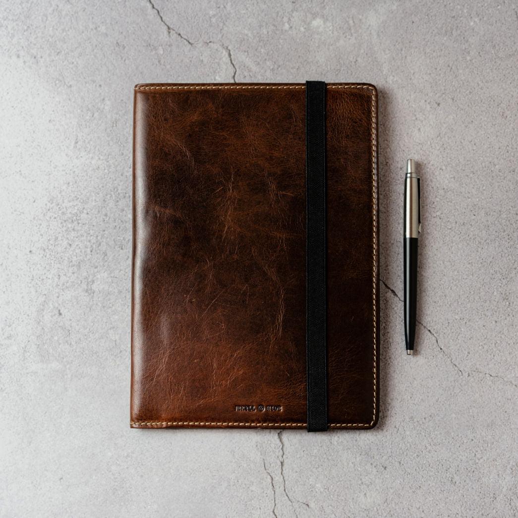Elegant coffee-colored leather A5 notebook cover with card and pen slots.