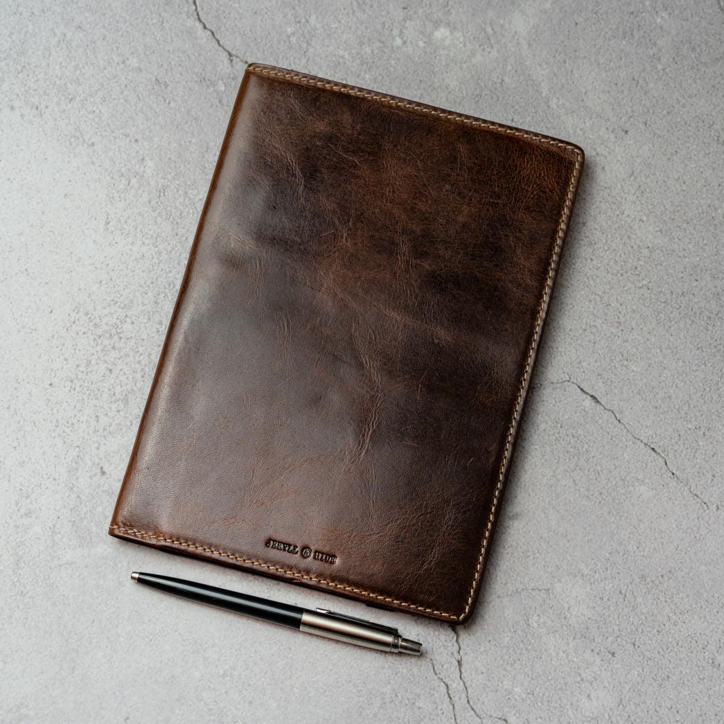 Elegant coffee-colored leather A5 notebook cover with card and pen slots.
