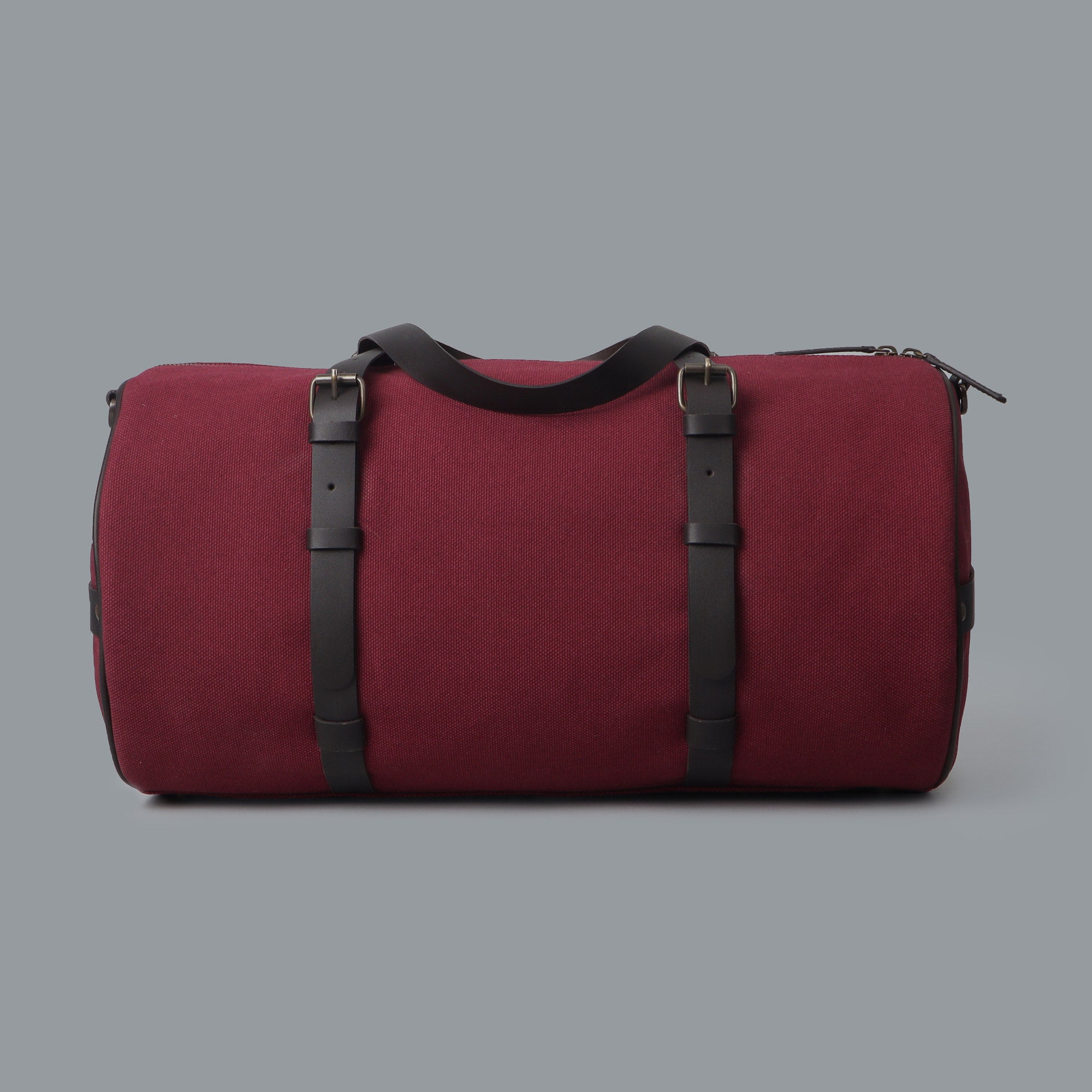 Miami Canvas Gym Bag featuring durable cotton canvas, leather straps, and spacious compartments for gym essentials.