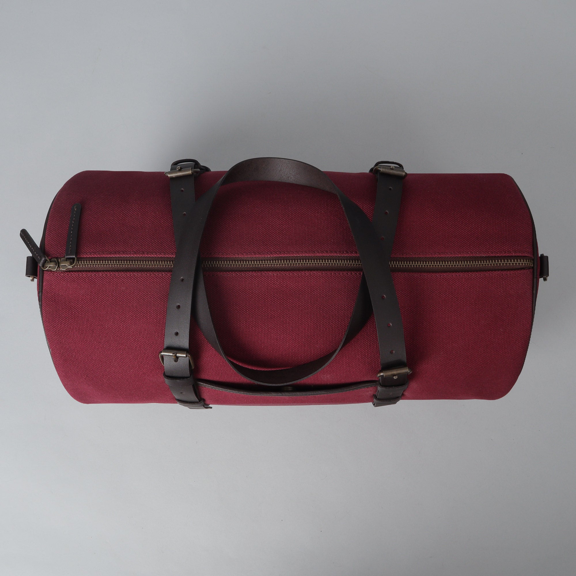 Miami Canvas Gym Bag featuring durable cotton canvas, leather straps, and spacious compartments for gym essentials.