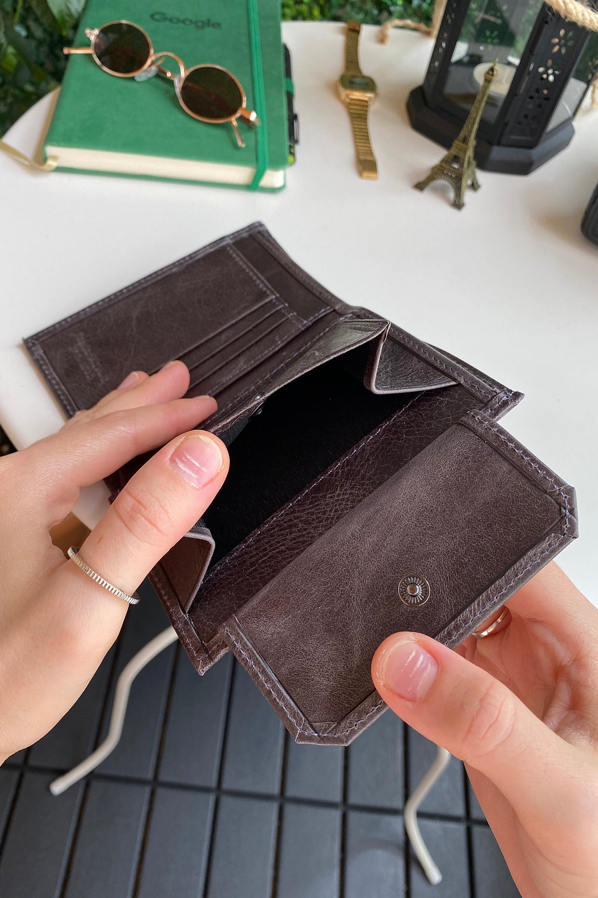 Oregon Genuine Leather Wallet featuring a removable card holder, showcasing its elegant design and multiple compartments.