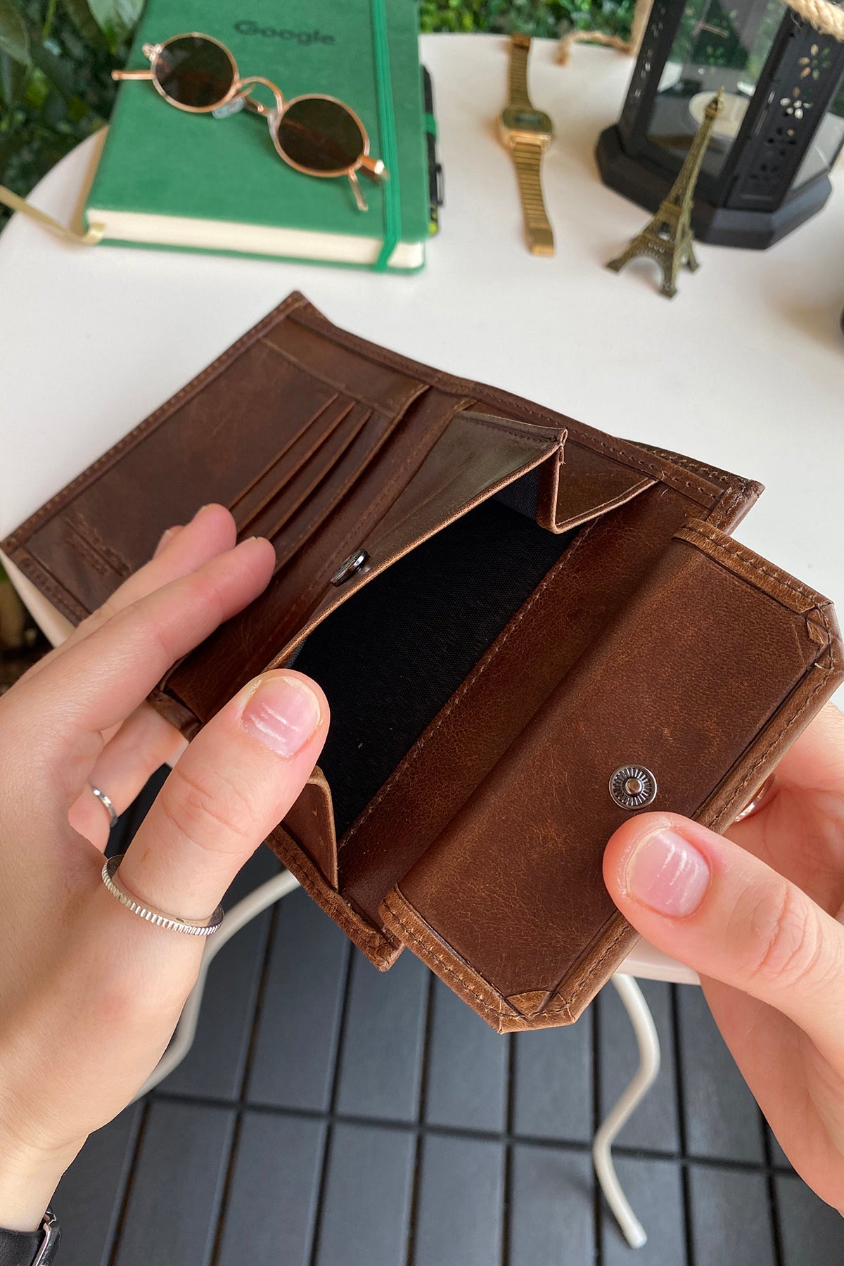 Oregon Genuine Leather Wallet featuring a removable card holder, showcasing its elegant design and multiple compartments.