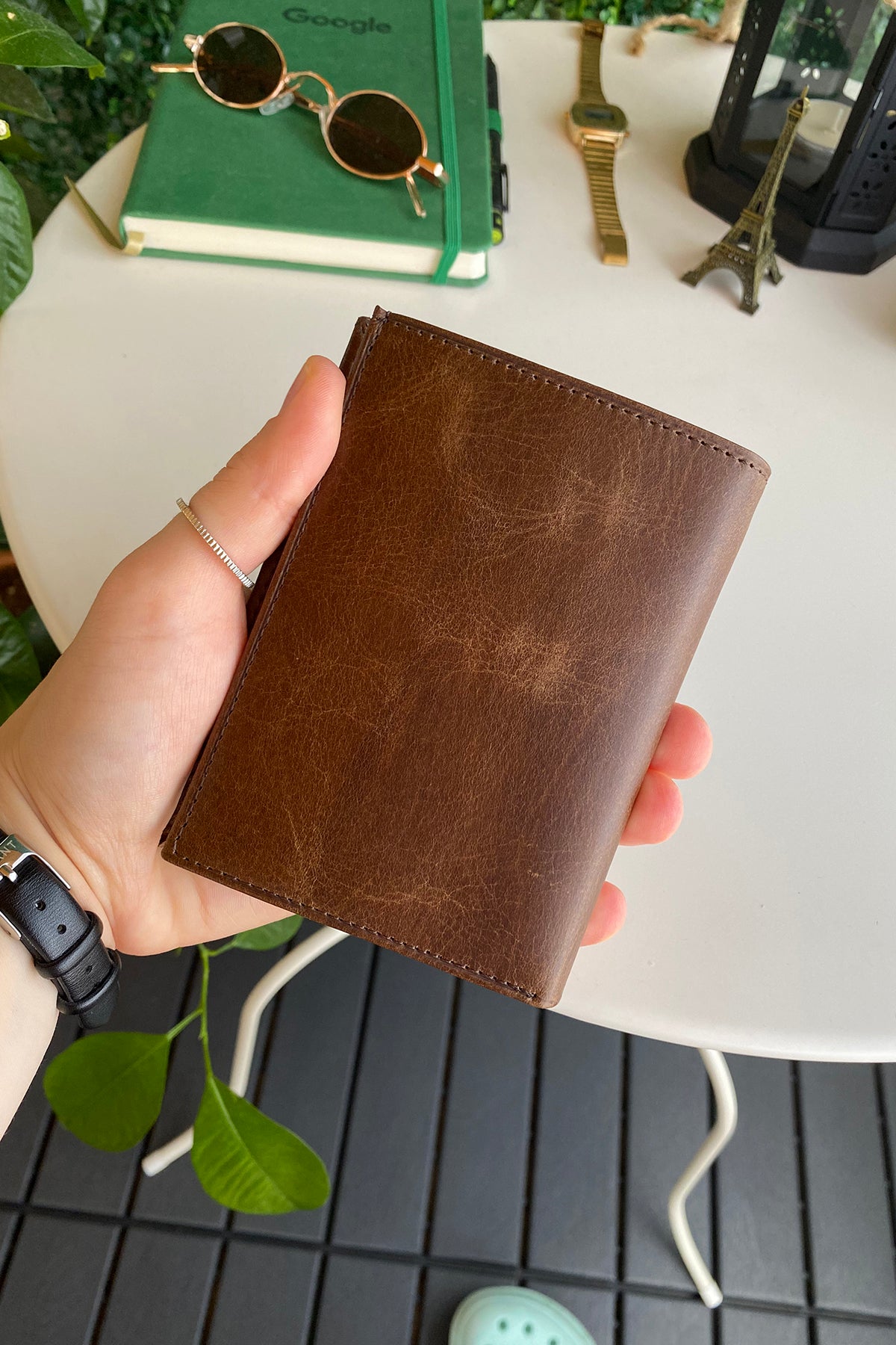 Oregon Genuine Leather Wallet featuring a removable card holder, showcasing its elegant design and multiple compartments.