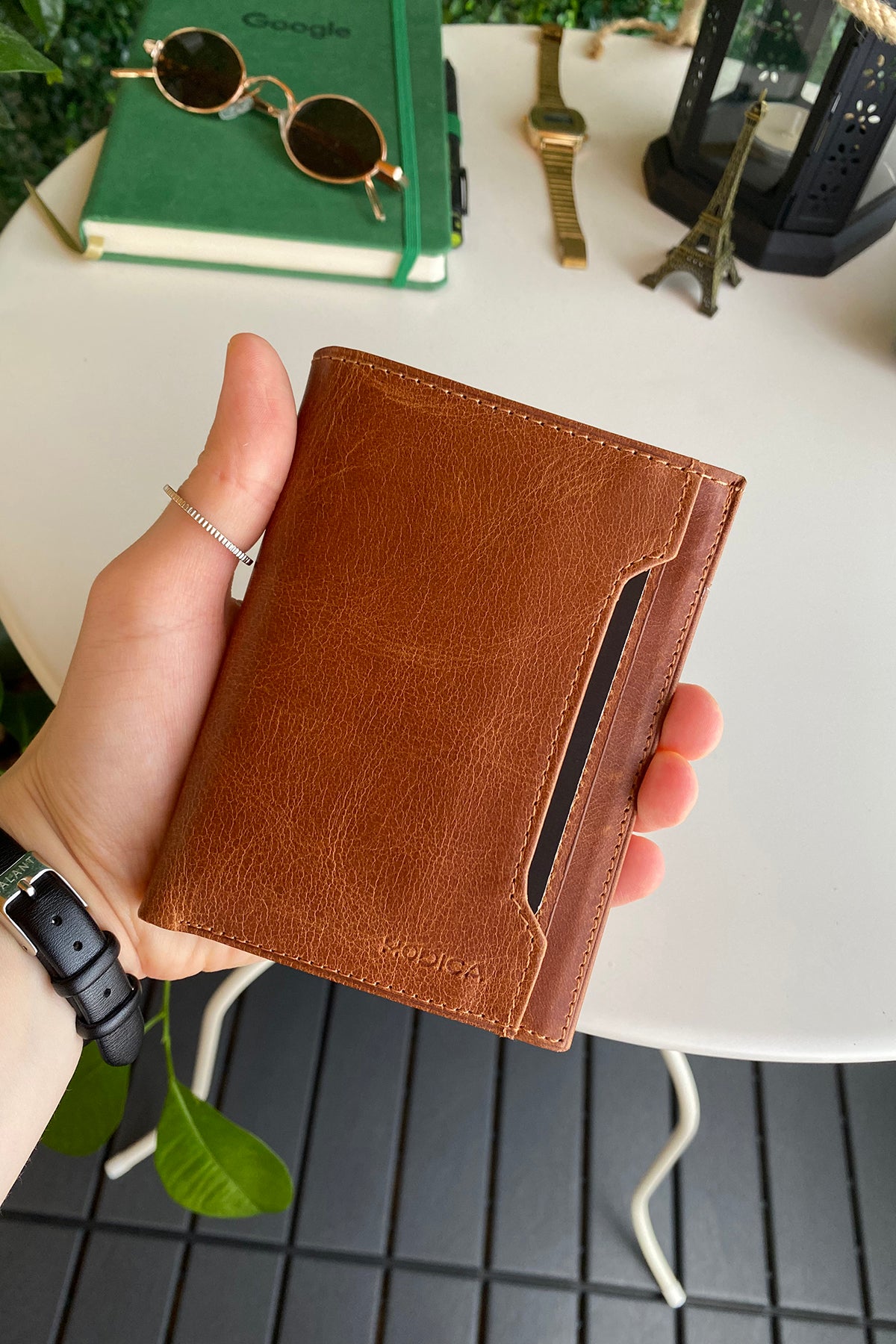 Oregon Genuine Leather Wallet featuring a removable card holder, showcasing its elegant design and multiple compartments.
