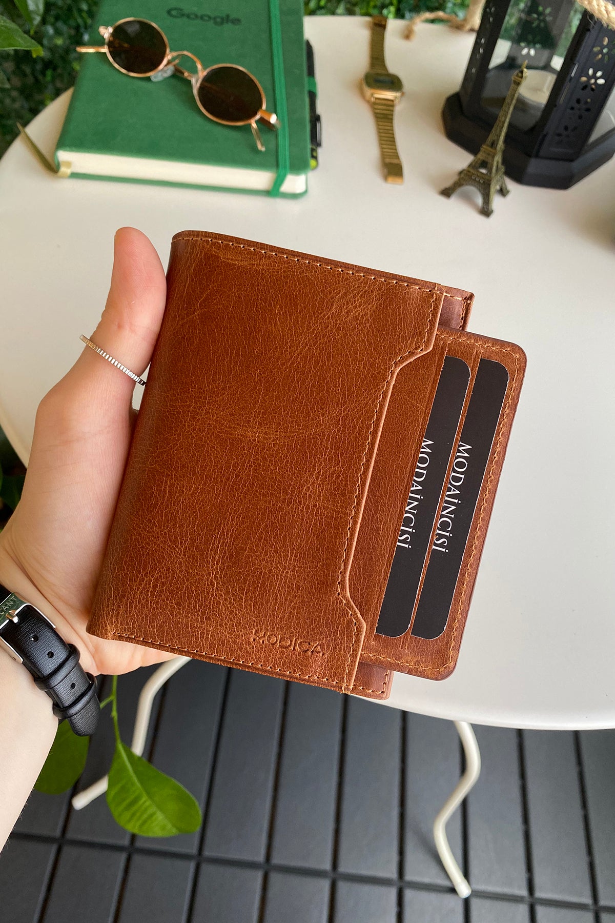 Oregon Genuine Leather Wallet featuring a removable card holder, showcasing its elegant design and multiple compartments.