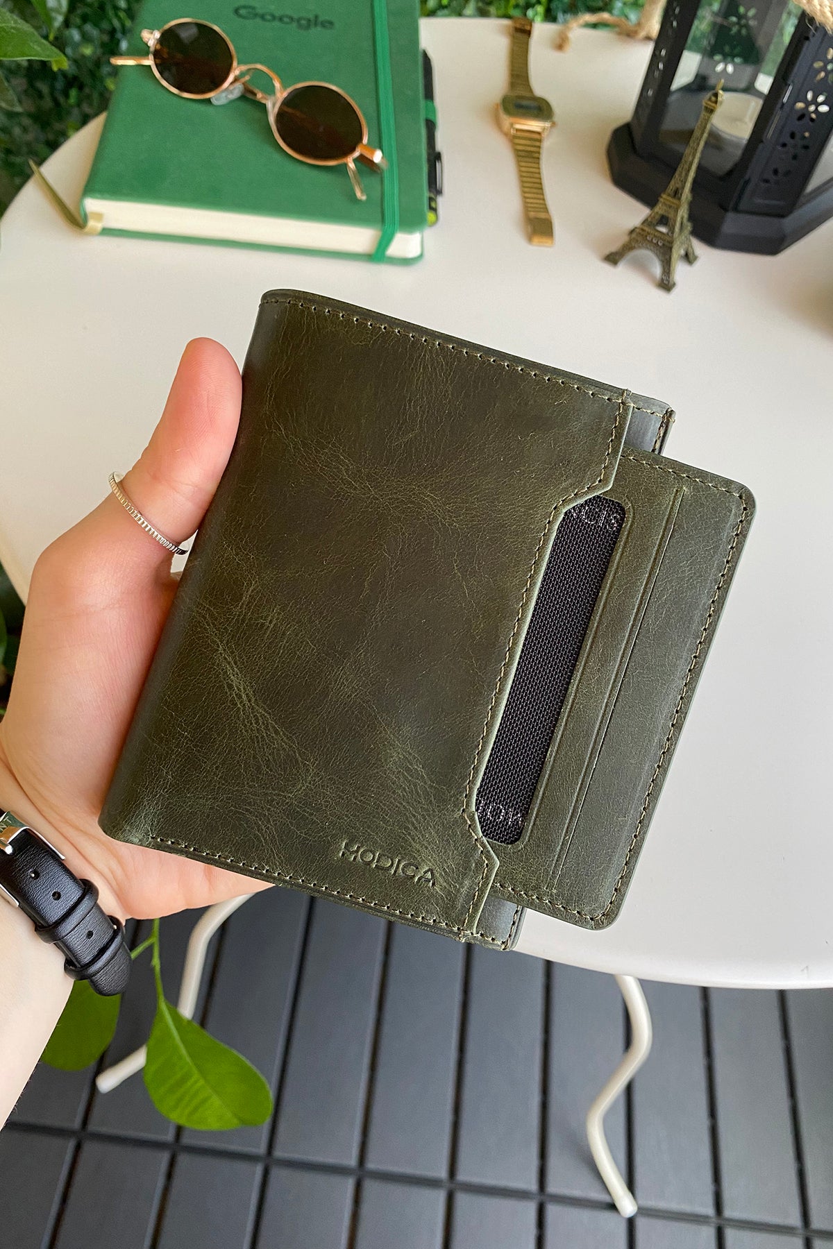 Oregon Genuine Leather Wallet featuring a removable card holder, showcasing its elegant design and multiple compartments.