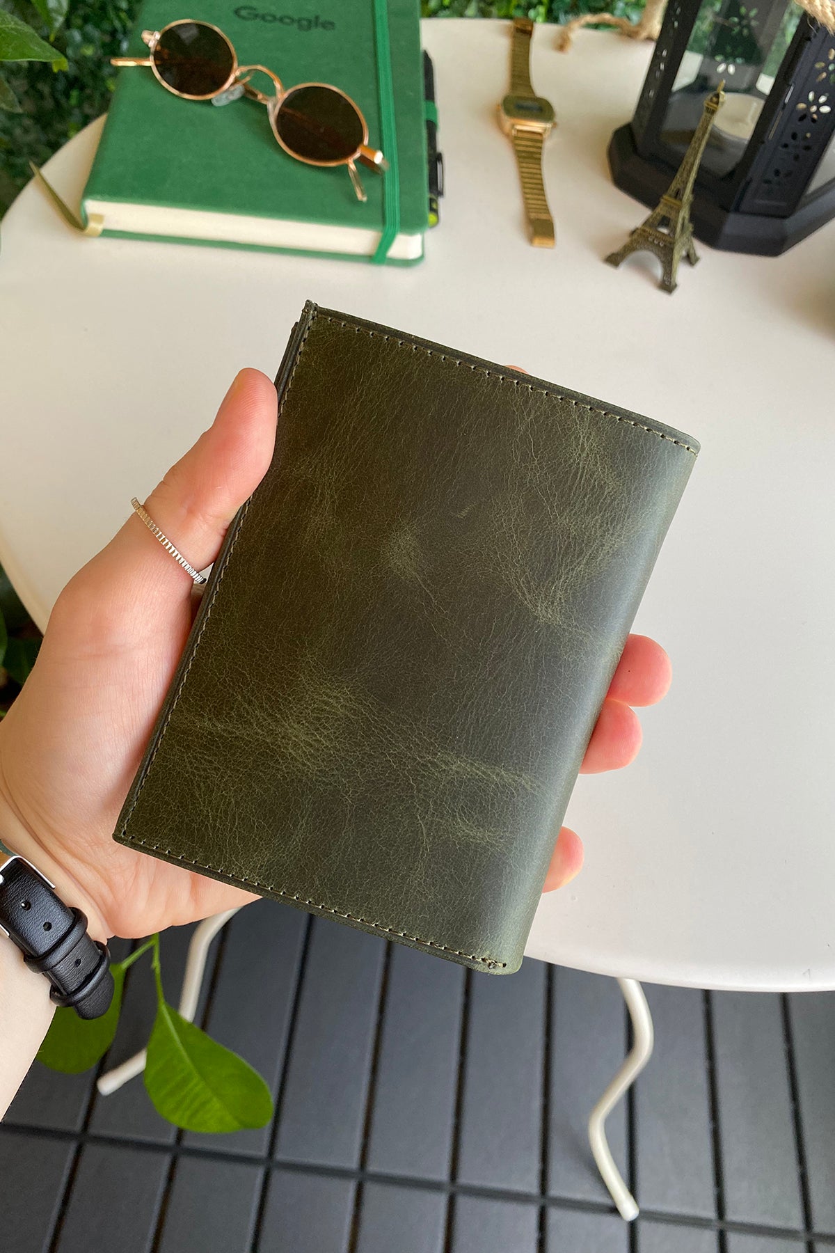 Oregon Genuine Leather Wallet featuring a removable card holder, showcasing its elegant design and multiple compartments.