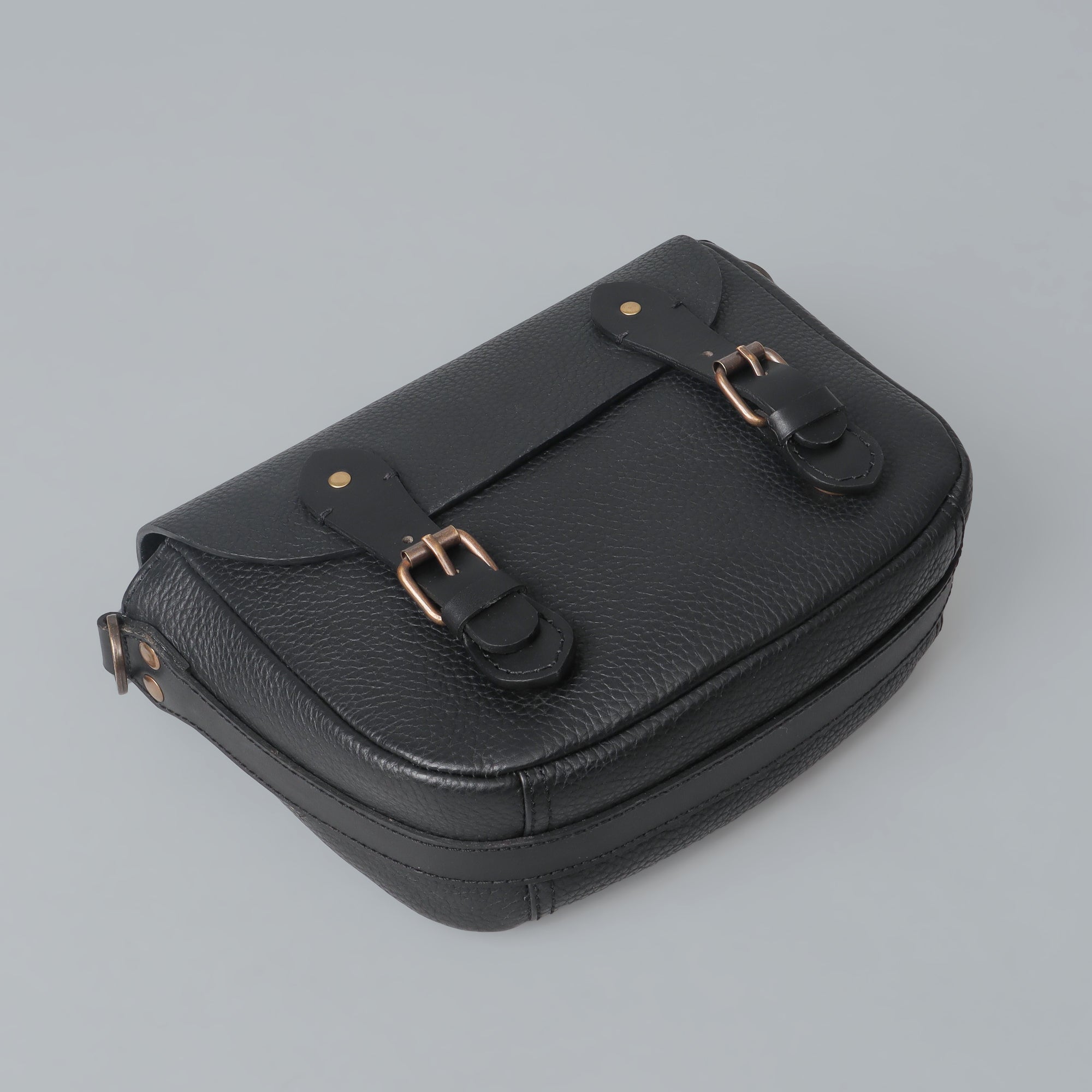 Oslo Crossbody Bag made from premium leather with spacious compartments and antique brass hardware, showcasing its elegant design.
