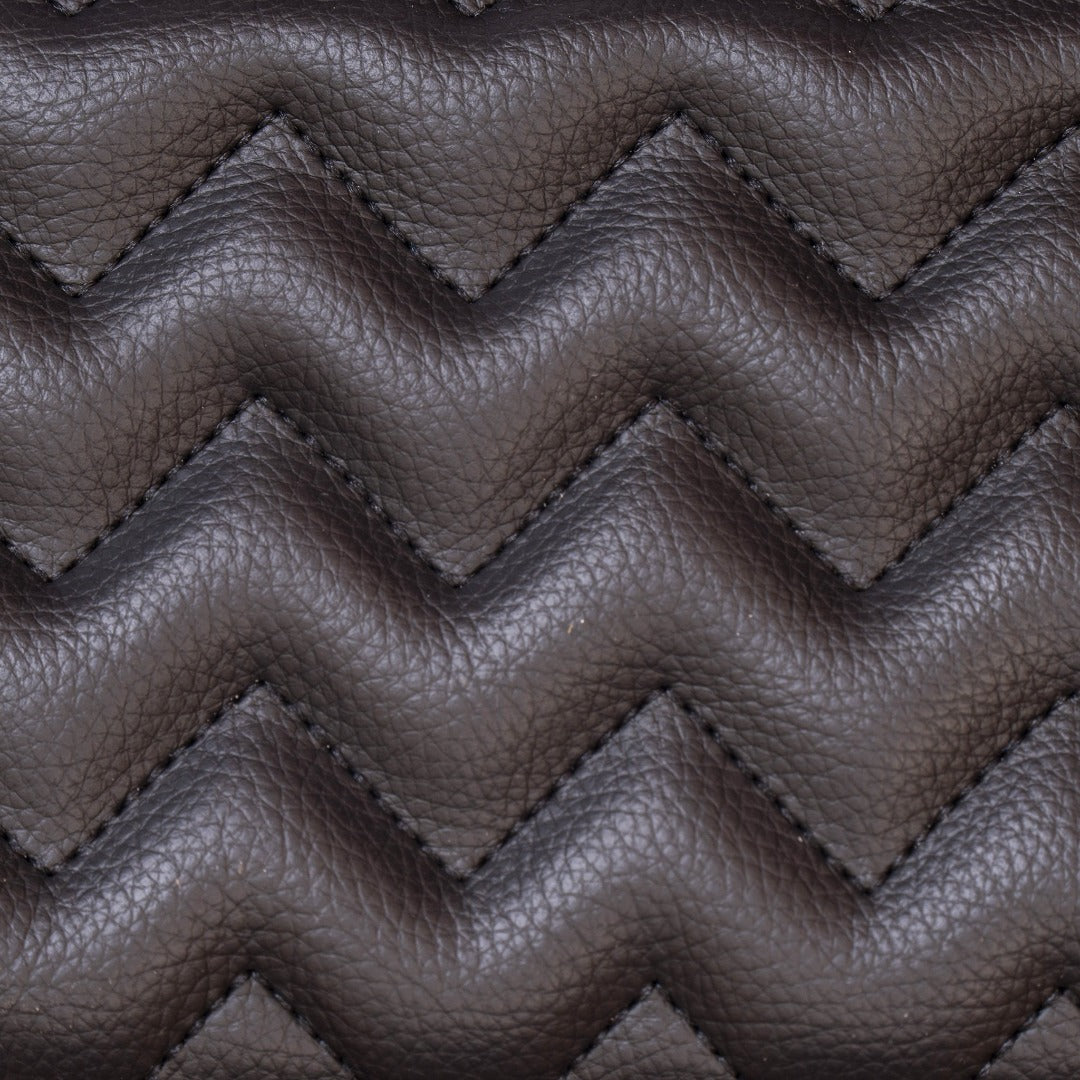 Sunday 01 Shoulder Bag in vegan leather with quilted patterns and stylish straps.