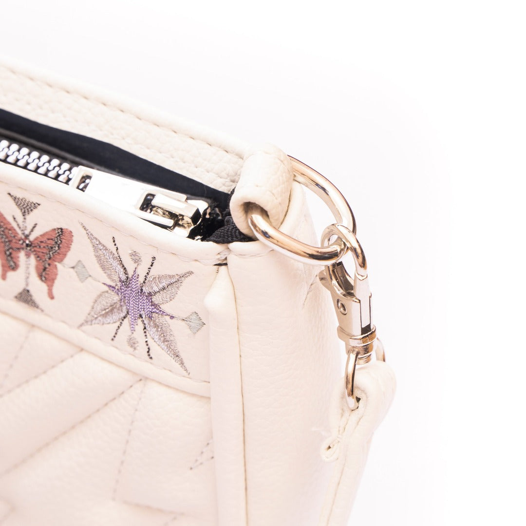 Sunday 01 Shoulder Bag in vegan leather with quilted patterns and stylish straps.