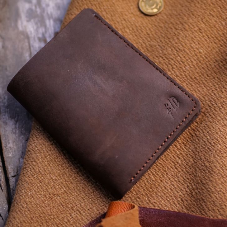 Vintage Bi-Fold Card/Cash Holder in Burgundy, made from genuine cow leather with a vintage wash effect.