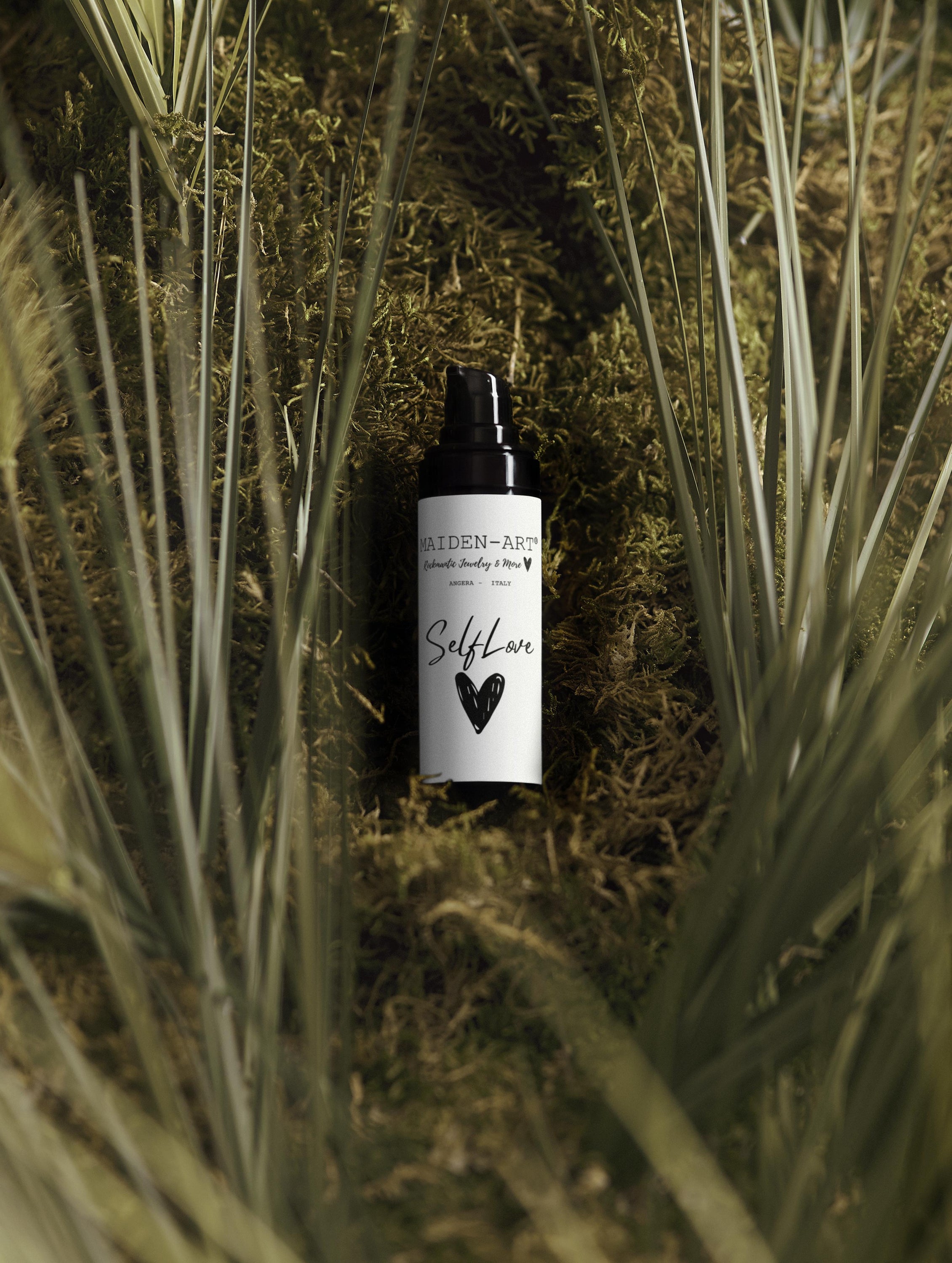 Radiant Glow - Luminous Foundation N.10 in sleek black packaging, showcasing its mineral-based formula and natural finish.