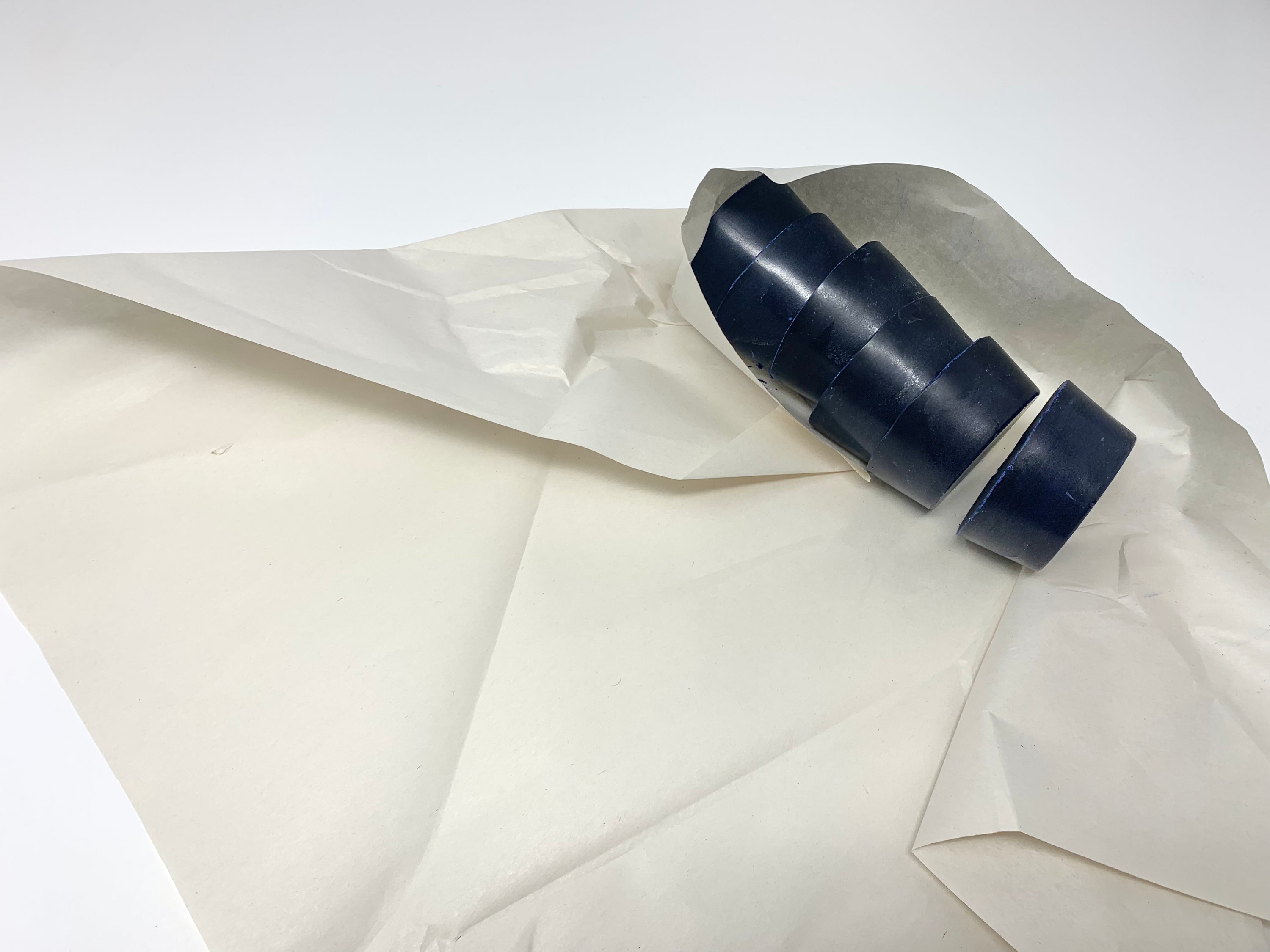 A set of six purple-toning conditioner bars designed to neutralize brassy tones in blonde hair, displayed in a neat arrangement.