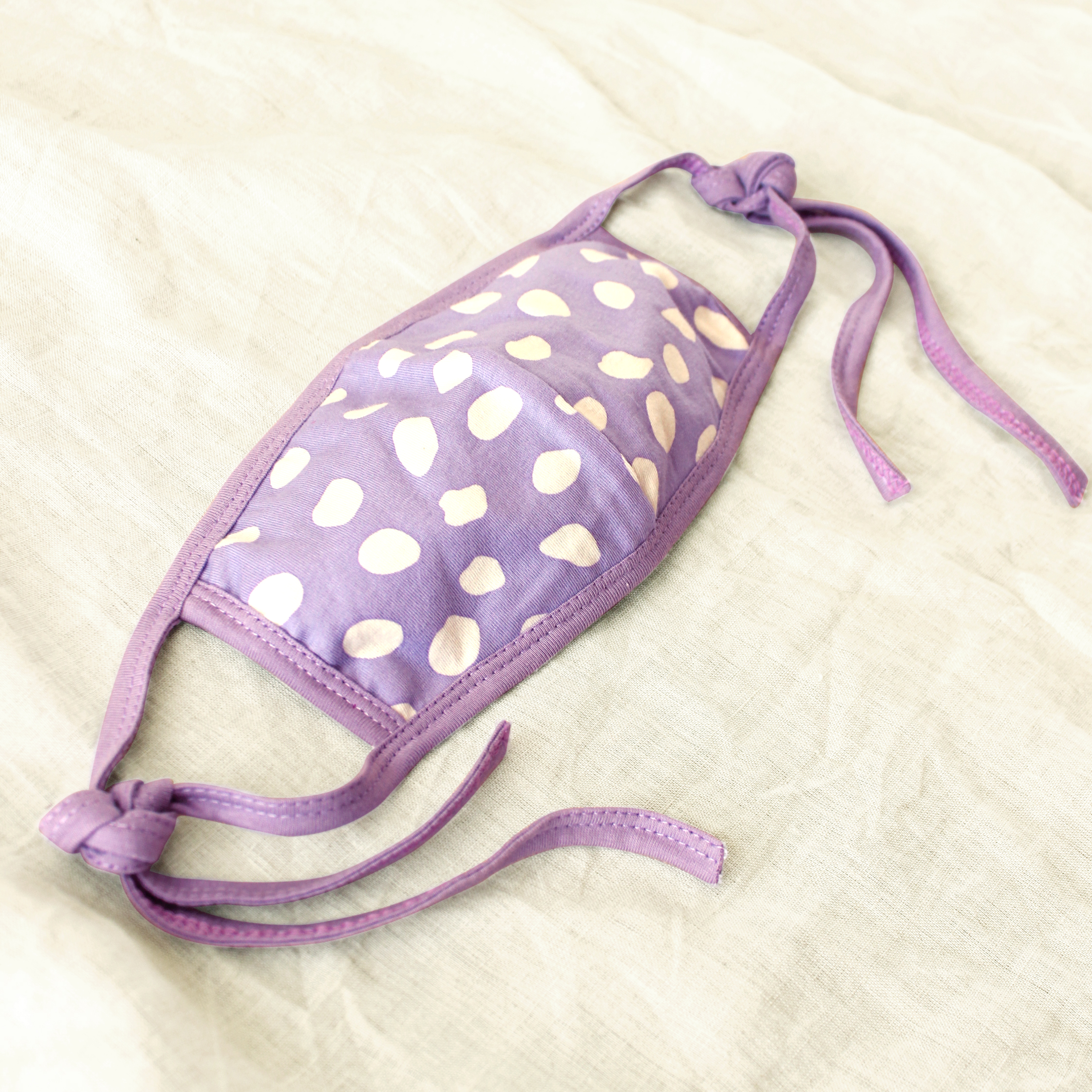 ARNOLDI 3-ply Organic Cotton Face Mask in Lilac, featuring a unique floral pattern and adjustable straps for a comfortable fit.