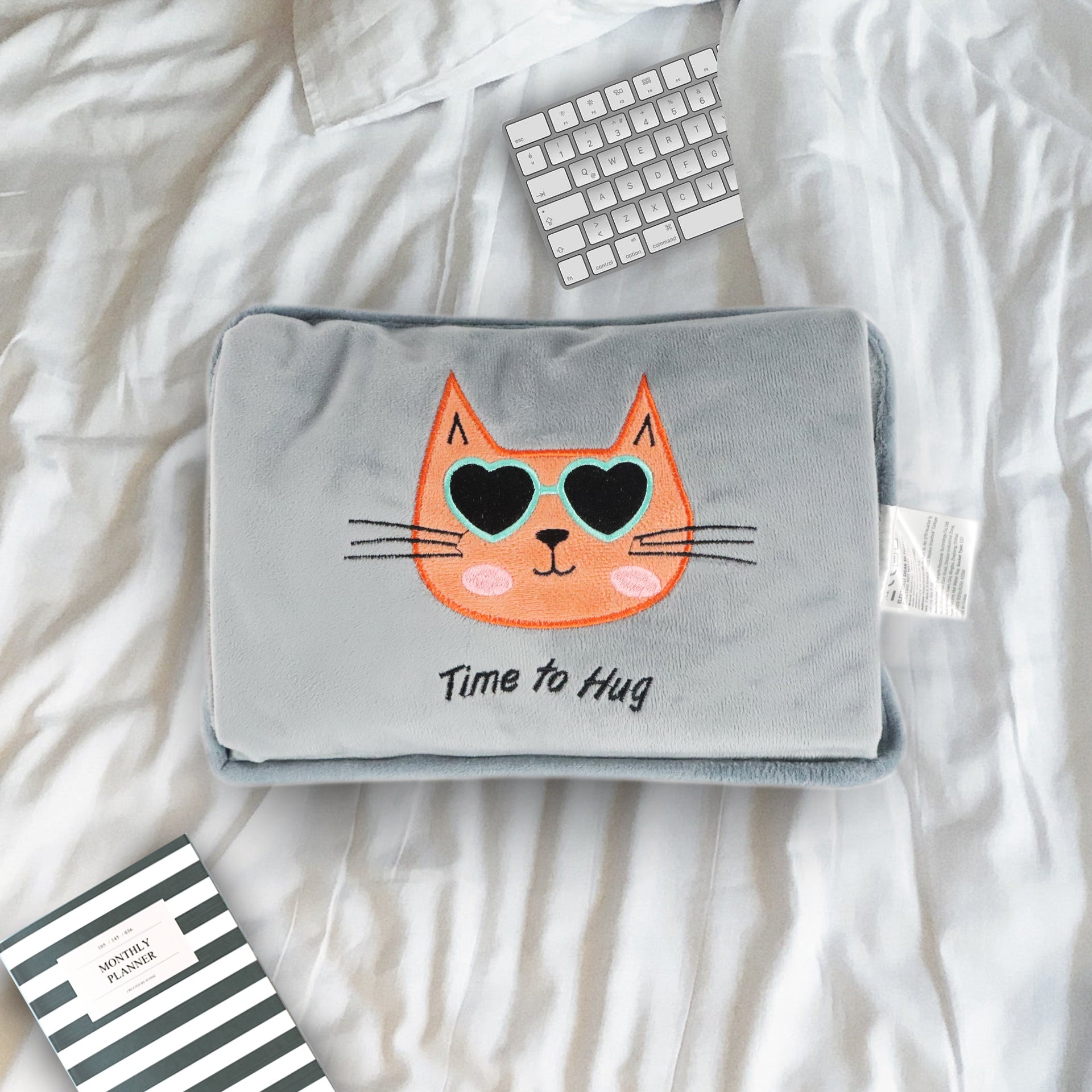 Biggdesign Cats Huggy Cat elektrische Wärmflasche in Katzenform mit plüschigem Bezug, ideal für Wärme und Komfort.