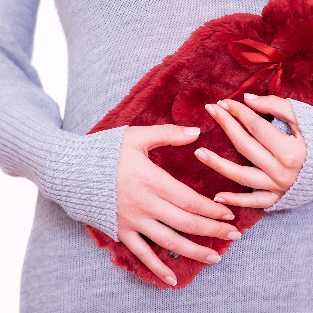 BiggDesign Katzen Wärmflasche in Rot mit Plüschbezug, 2L Gummiwasserbeutel, niedliches Katzenmotiv.