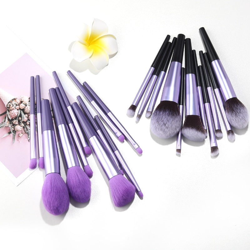 A complete set of 11 makeup brushes including kabuki and precise brushes, featuring soft synthetic bristles and durable wood handles.