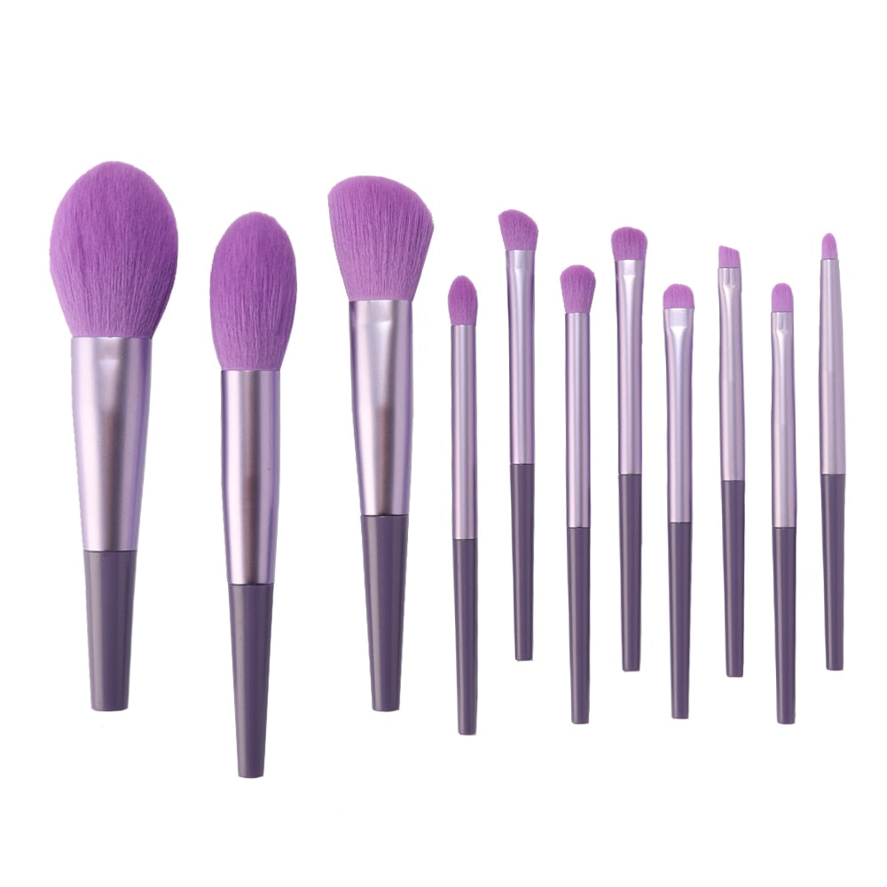 A complete set of 11 makeup brushes including kabuki and precise brushes, featuring soft synthetic bristles and durable wood handles.
