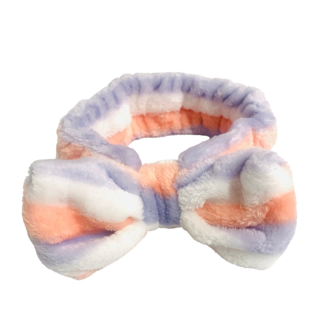 A stylish Cosmetic Wash Headband designed to keep hair dry during skincare routines, featuring soft fabric and a comfortable fit.