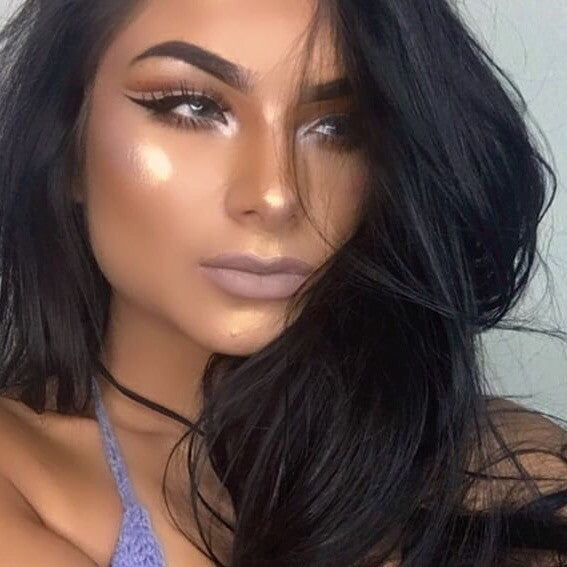 Golden Wings Loose Diamond Highlighter in frosty peachy gold shade, finely milled powder in a sleek container.