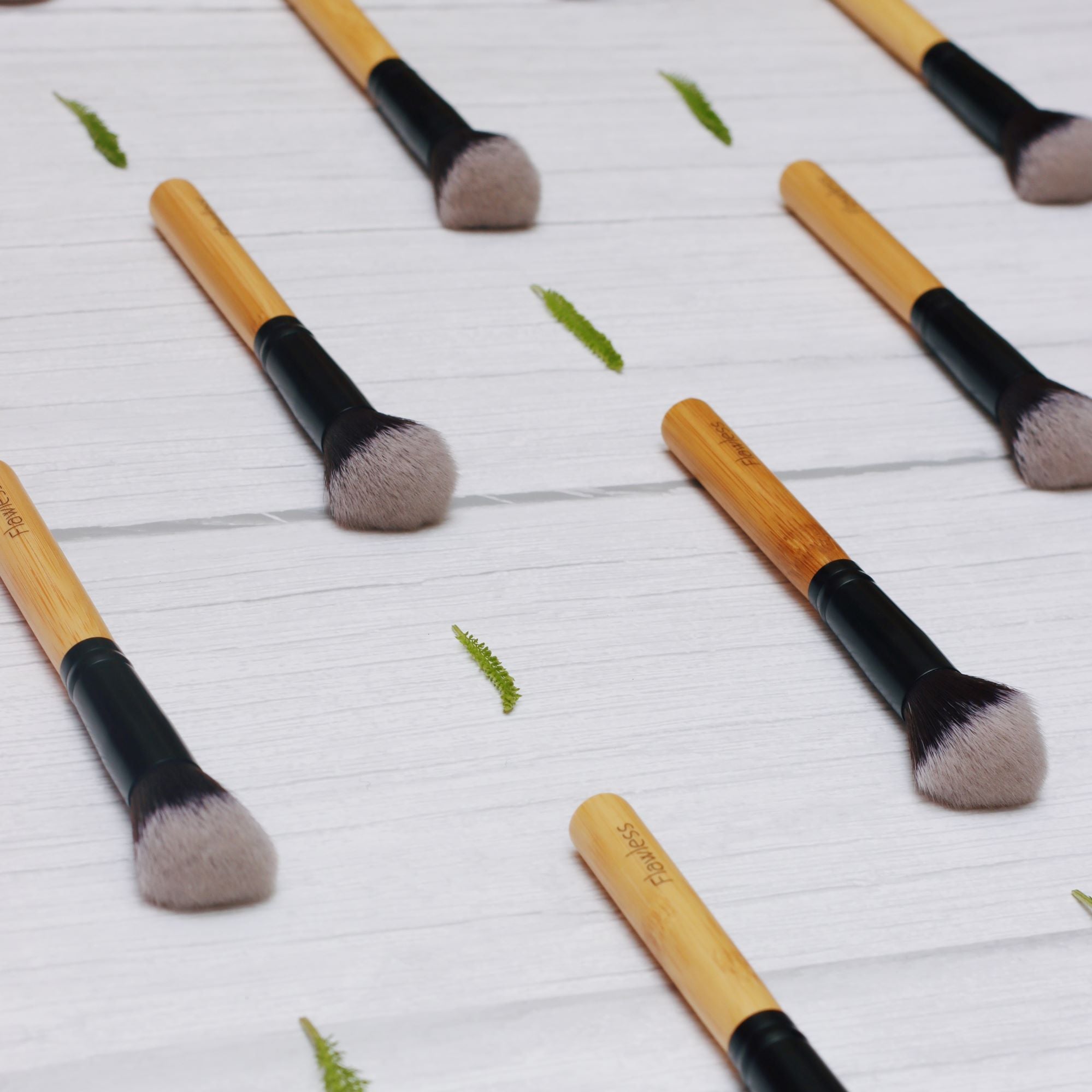 Flawless Highlighting Brush with soft bristles and narrow head for precision highlighting.