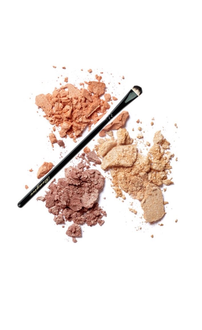 Oval Smudging Brush BK33 with ultra-soft goat hair bristles and polished black ferrule, featuring a high gloss birch wood handle.