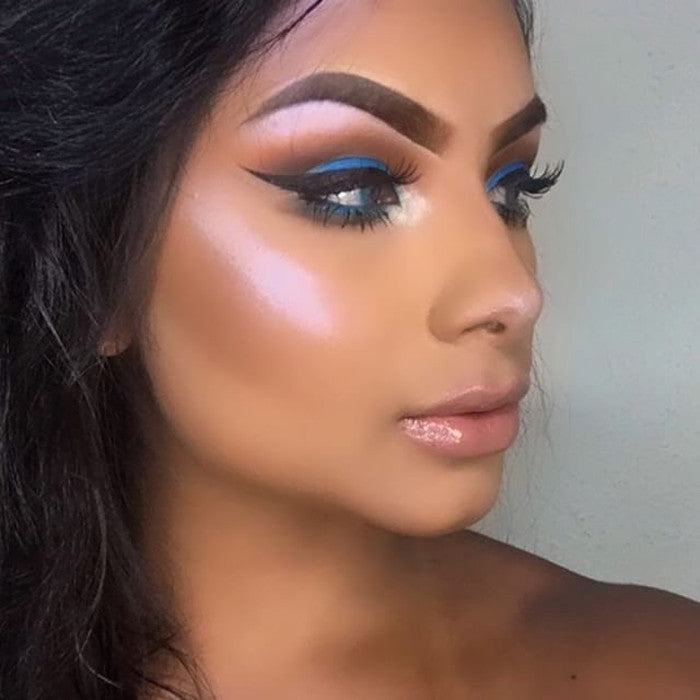 Supernova Iridescent Duochrome Loose Diamond Highlighter in a sleek container, showcasing its shimmering blue/violet powder.