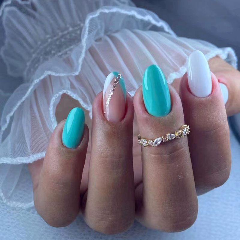 A complete Press On Nails Kit featuring 24 reusable nails, nail glue, gel stickers, and essential tools for easy application and storage.