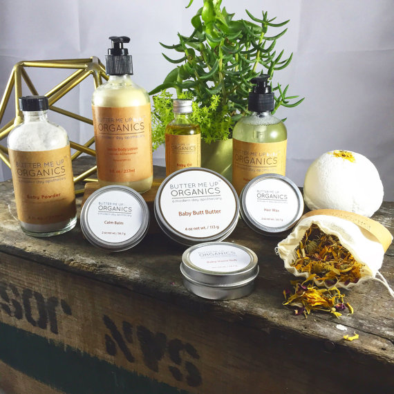 A glass bottle of Organic Baby Wash Gentle Lavender with a pump, showcasing its natural ingredients and eco-friendly packaging.