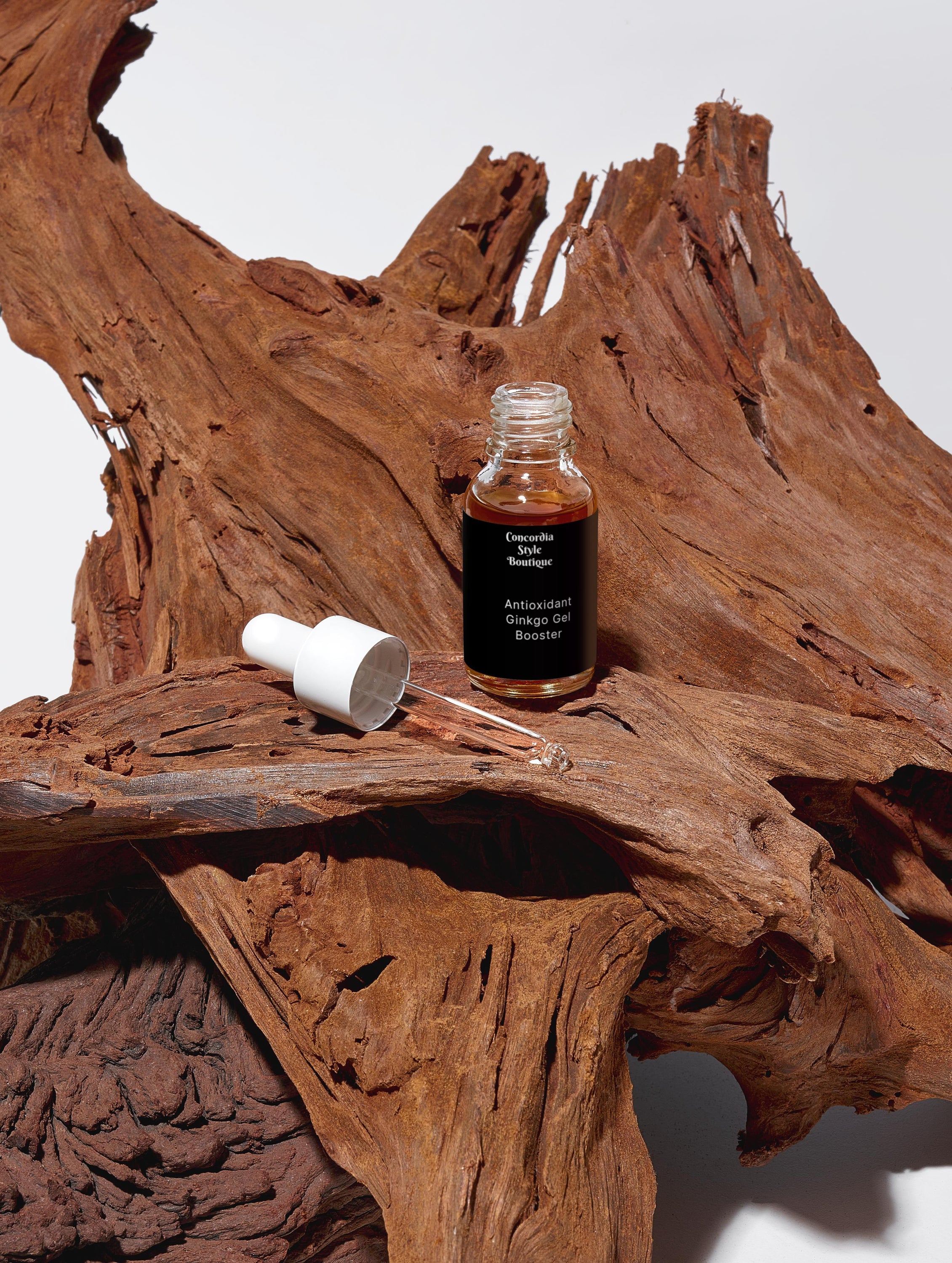 Antioxidant Ginkgo Gel Booster in a sleek white packaging, showcasing its natural ingredients and hydrating properties.