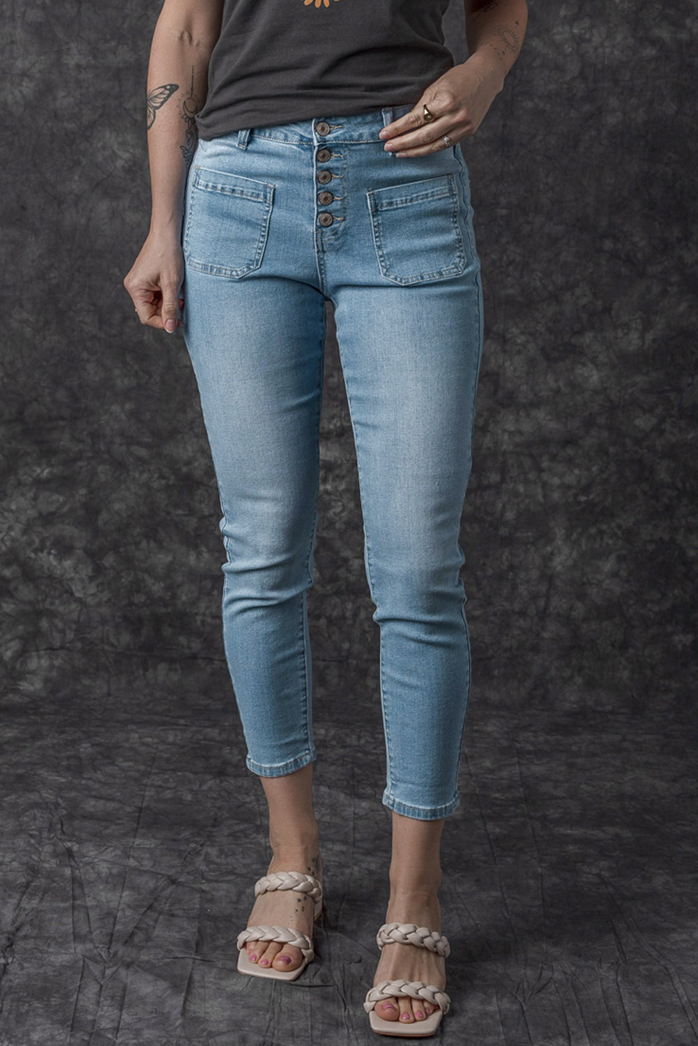 Dark blue skinny jeans featuring a button fly closure and pockets, designed for a stylish and comfortable fit.