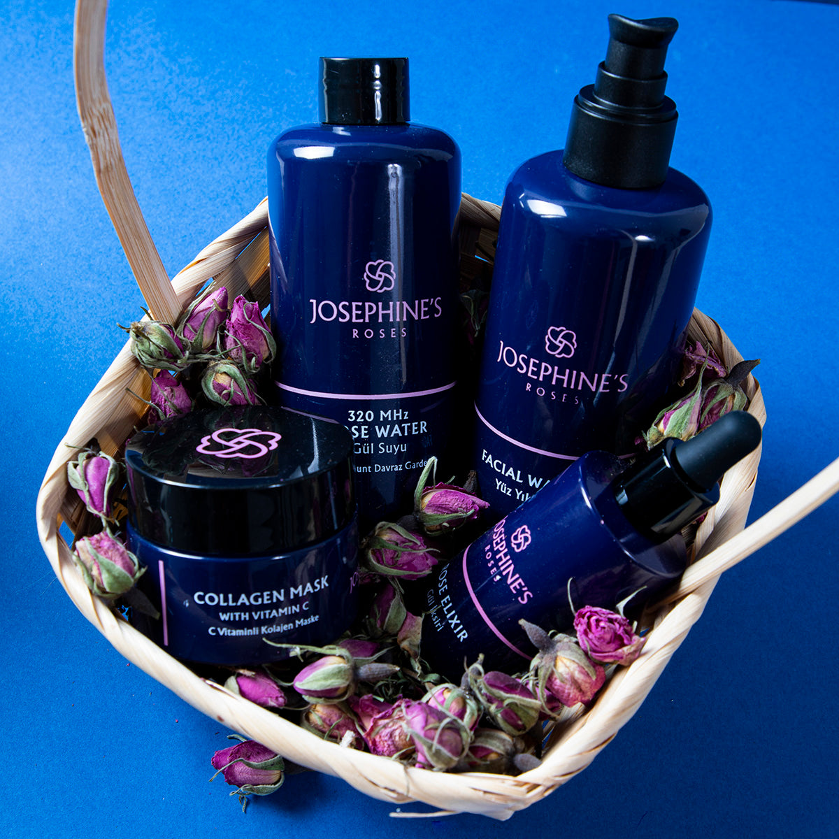 Josephine's Roses Hautpflegeset mit Anti-Aging-Gesichtsserum, Gesichtswasser, Kollagenmaske und Rosenwasser-Spray, ideal für gesunde Haut.