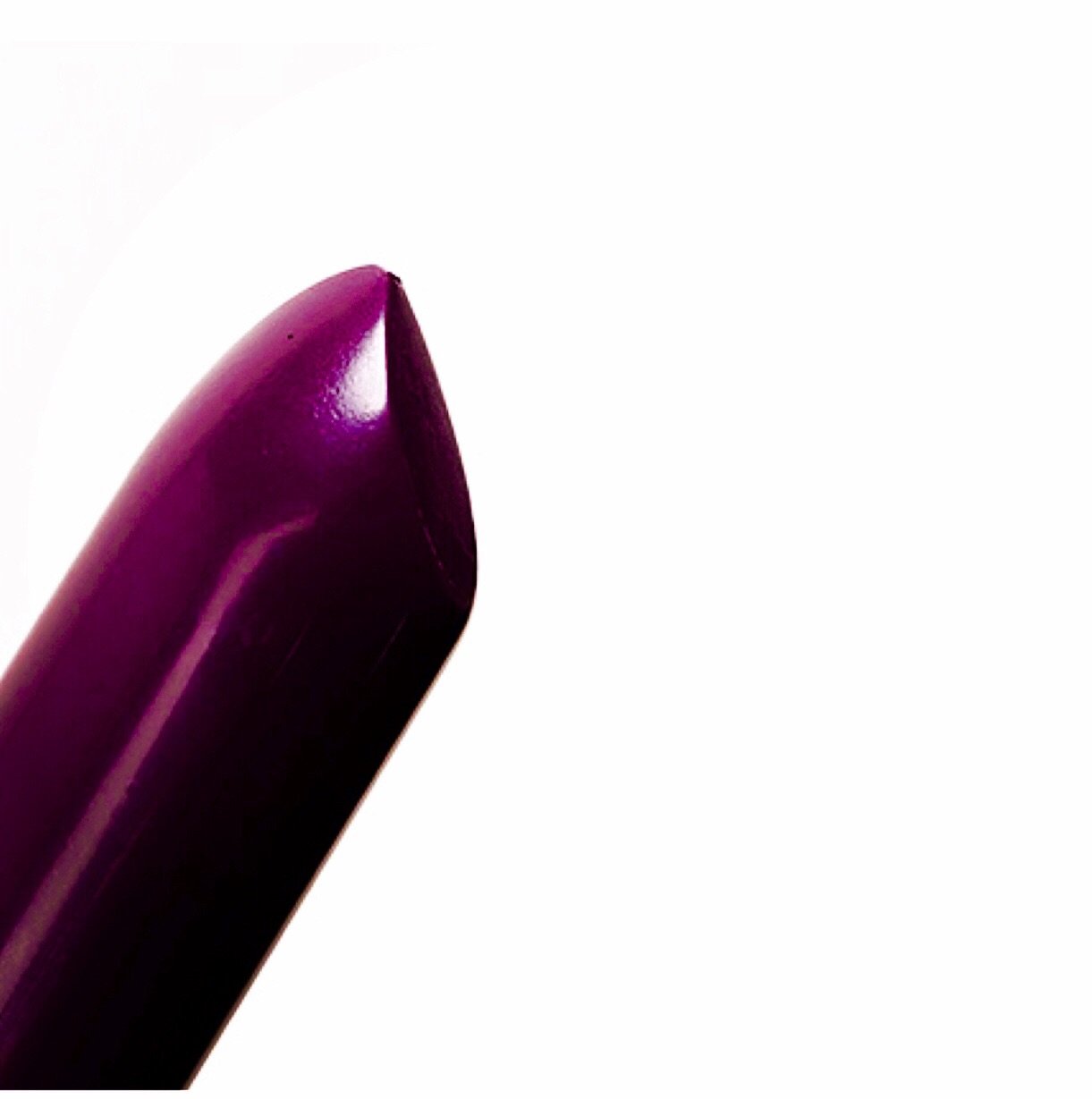 Plateaux Lipstick in Rubied Red Berry shade with pearl and hi-gloss texture, showcasing its vibrant color and luxurious packaging.