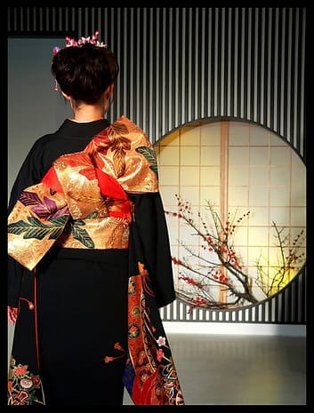 Pochette Roues, a unique embroidered silk pouch from Japan, showcasing intricate designs and versatile wear options.