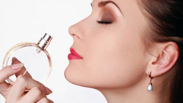 RiTiNi Woman 484 fragrance with 500 ml refill bottle and two empty perfume bottles, elegantly displayed.