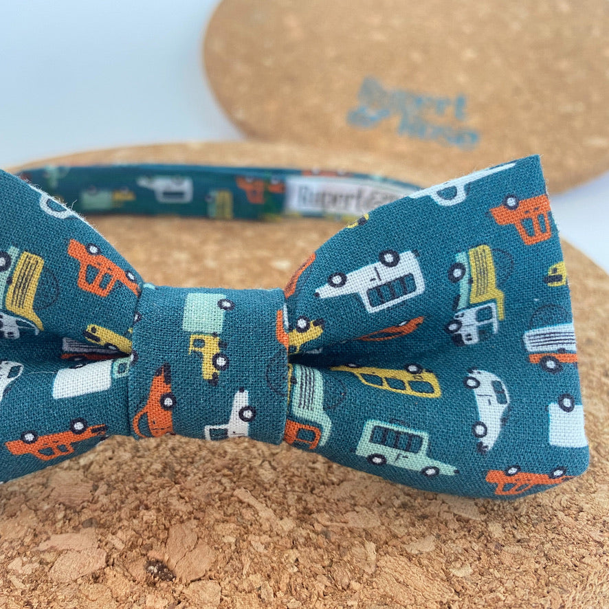 The BENJAMIN Boys Bow Tie featuring a retro design with small cars, trucks, and lorries, made from soft cotton fabric.
