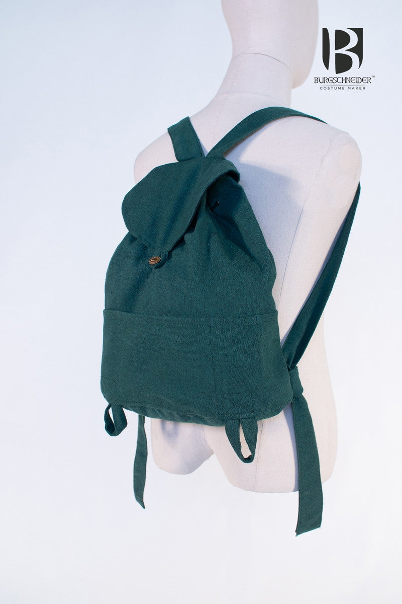 Capsus Green Backpack made of 100% cotton, featuring adjustable straps, functional loops, and patch pockets, ideal for adventurers and historical reenactments.