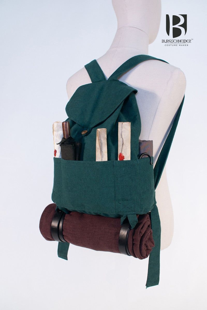 Capsus Green Backpack made of 100% cotton, featuring adjustable straps, functional loops, and patch pockets, ideal for adventurers and historical reenactments.