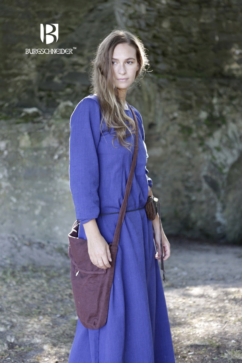 The Bag Ehwaz Brown, a medieval-style bag made of unkempt cotton, featuring a long strap and coarse texture for authenticity.